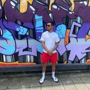 Meet your Posher, Carlos